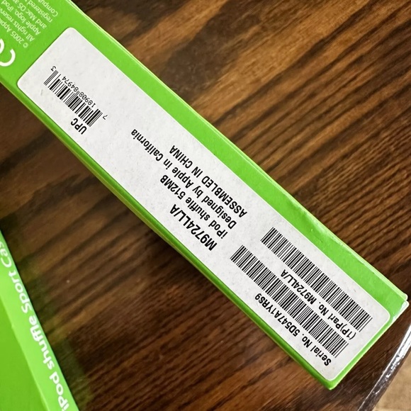 Apple iPod Shuffle - 1st Generation - Picture 5 of 8